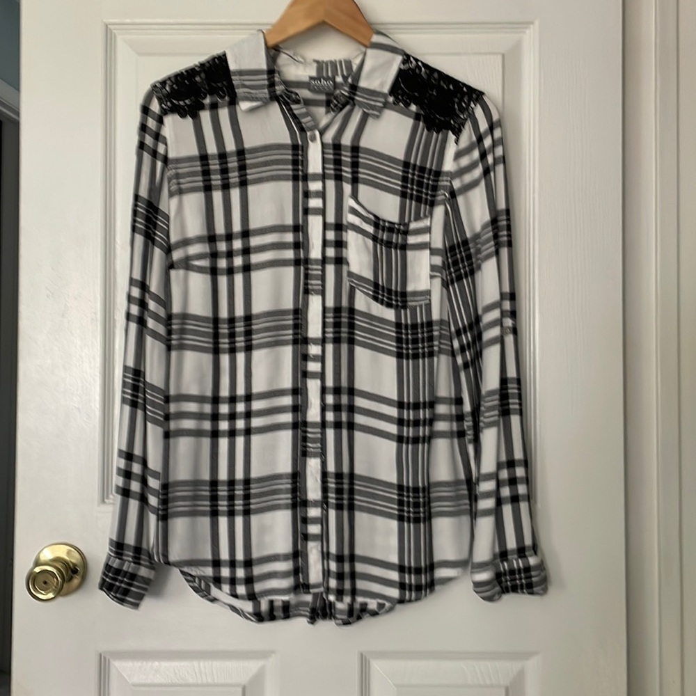NEW YORK AND COMPANY Plaid button down shirt size SMALL